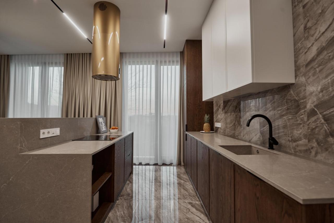 Kostjukowski Apartments Avalon Lviv Eksteriør billede